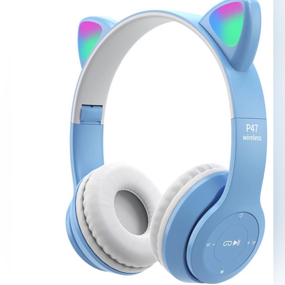 P47M Cat ear headphones with led, microphone and excellent audio E1